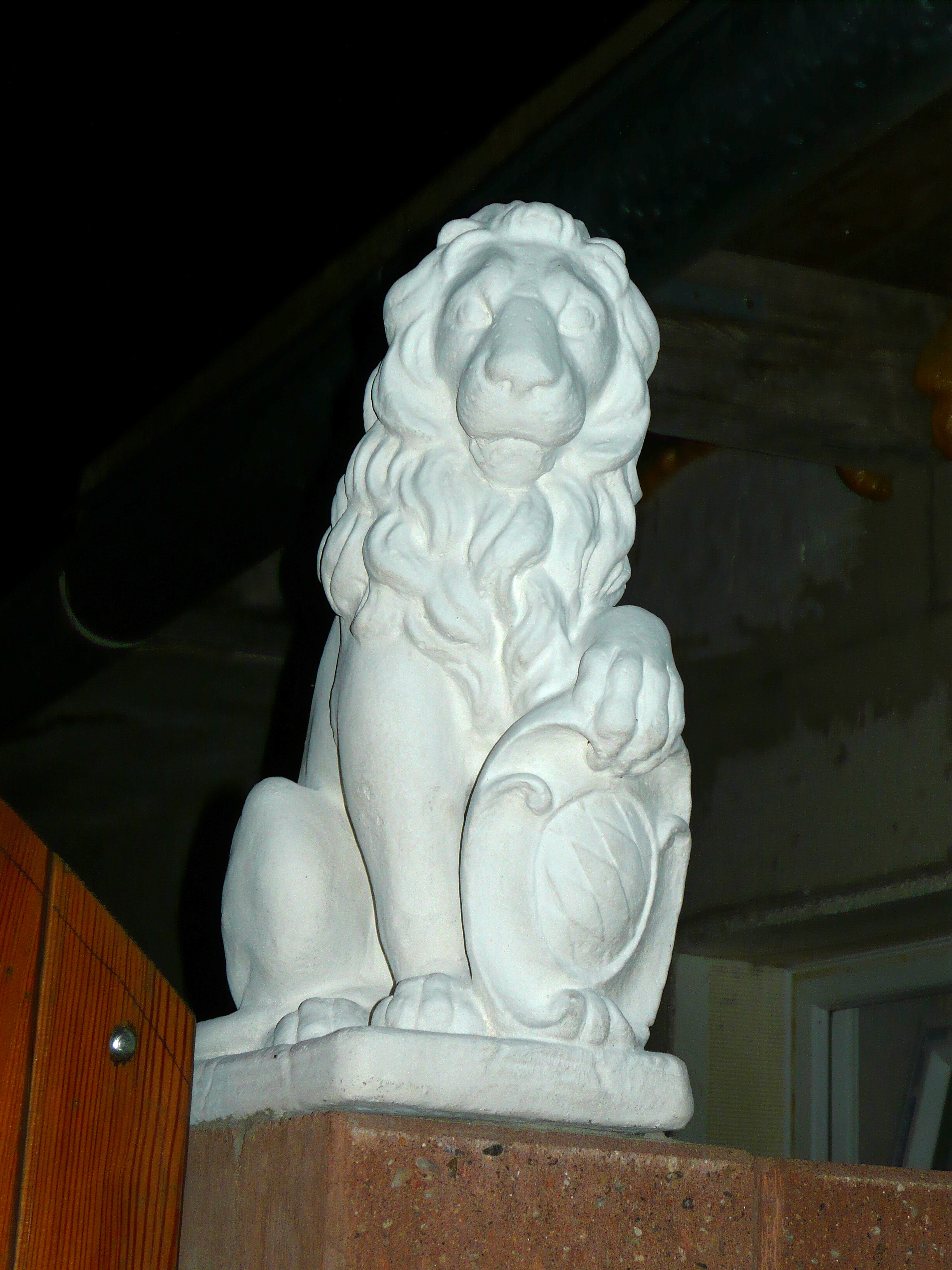 realizace socha lev Bavorský (levý)